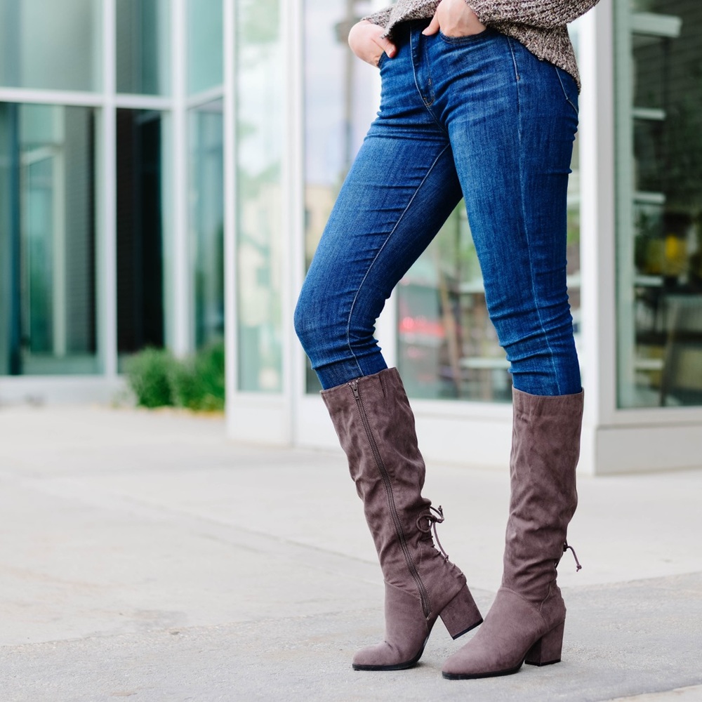 Journee Collection Dark Brown Leeda Knee-High Lace-Up Heeled Boots - 7.5